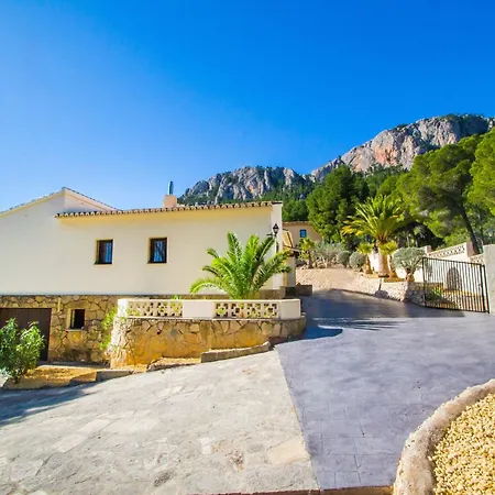 Moskoa - Plusholidays カルプ