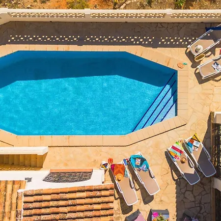 Moskoa - Plusholidays カルプ