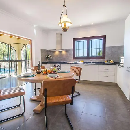 Moskoa - Plusholidays ヴィラ カルプ